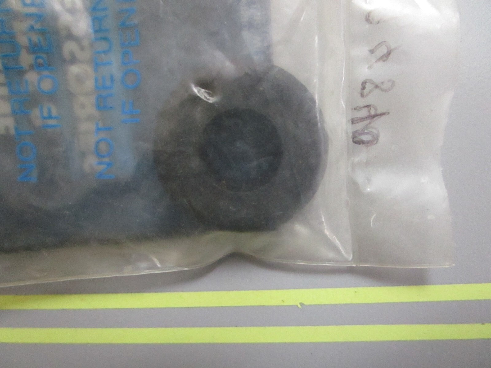 *NEW OEM* 0810 Mercury Quicksilver Grommet F94840