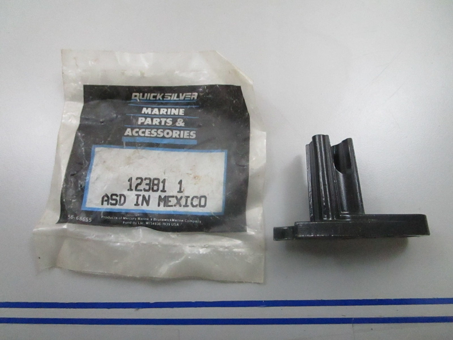 *NEW OEM* 0810 Mercury Quicksilver Retainer 123811