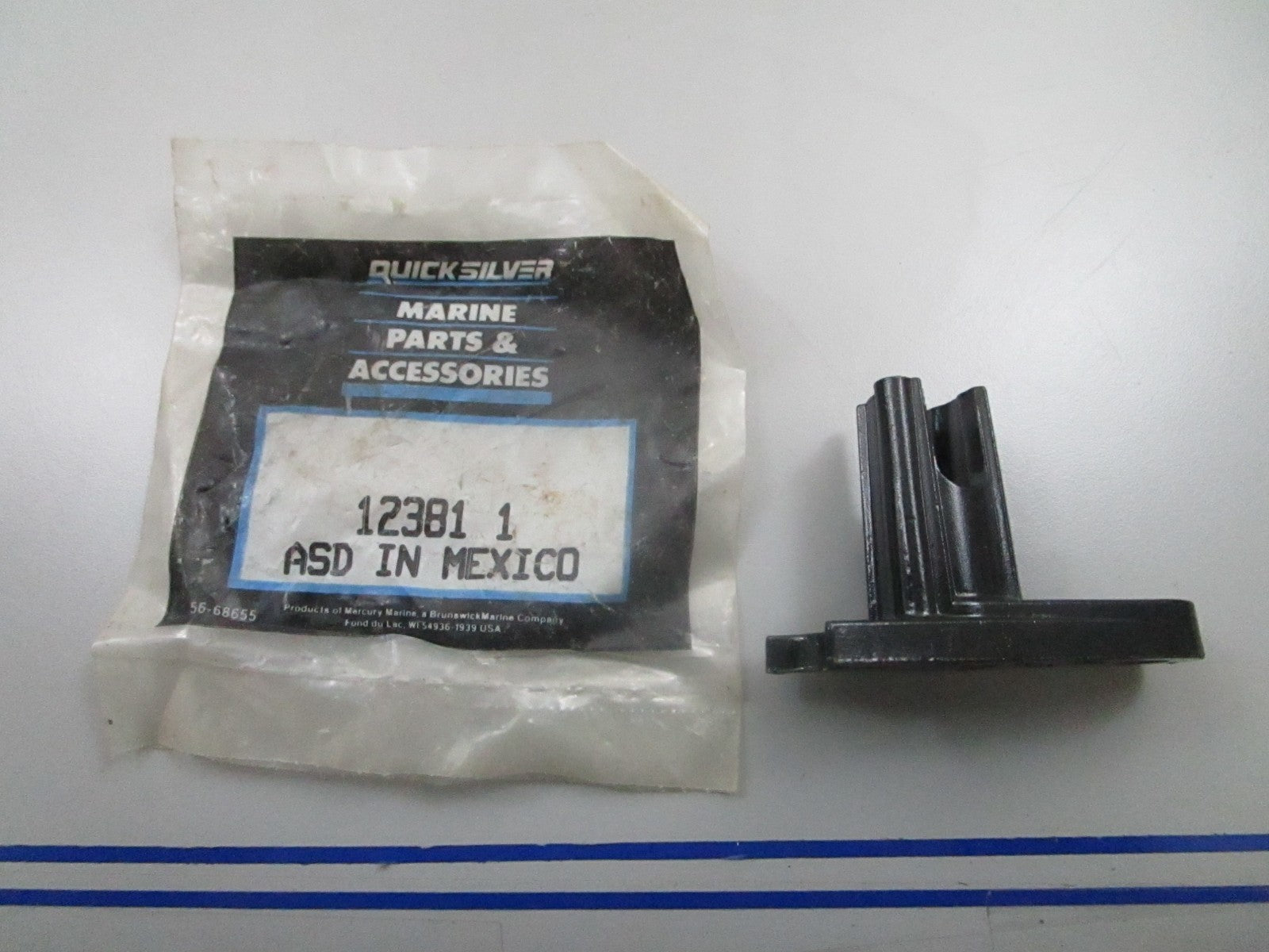 *NEW OEM* 0810 Mercury Quicksilver Retainer 123811