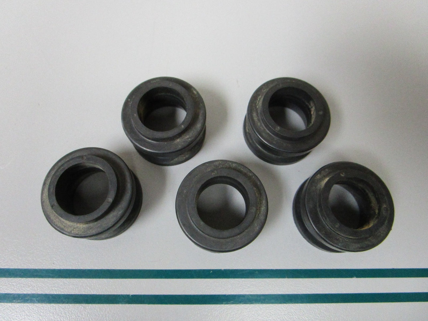 NEW OEM (LOT OF 5) 312460 0312460 OMC Johnson Evinrude Grommet 0810