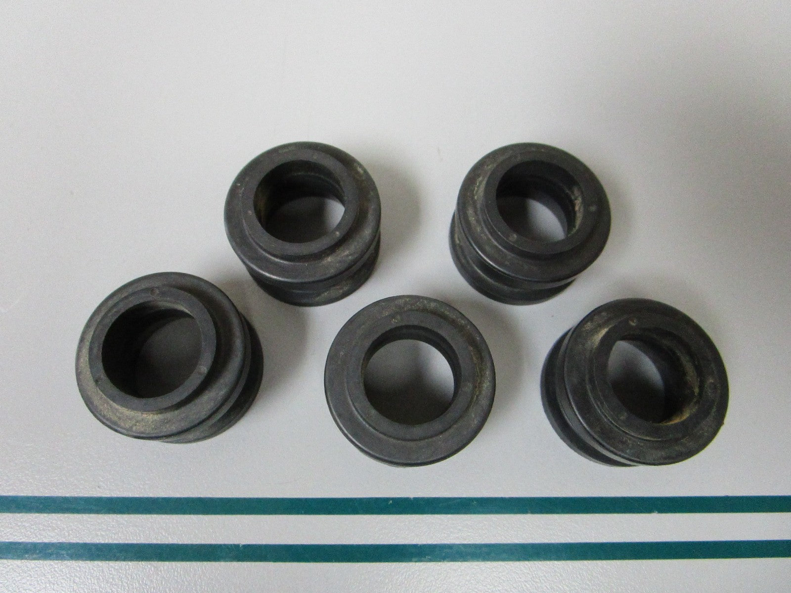 NEW OEM (LOT OF 5) 312460 0312460 OMC Johnson Evinrude Grommet 0810