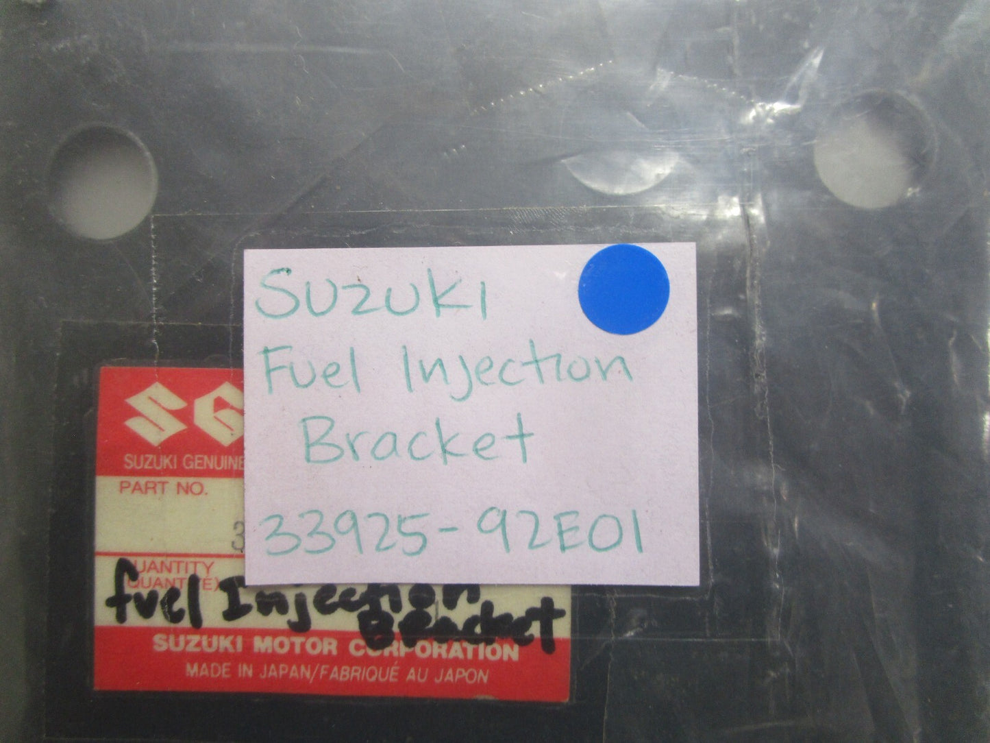 *NEW OEM* 0810 Suzuki Fuel Injection Bracket 33925-92E01