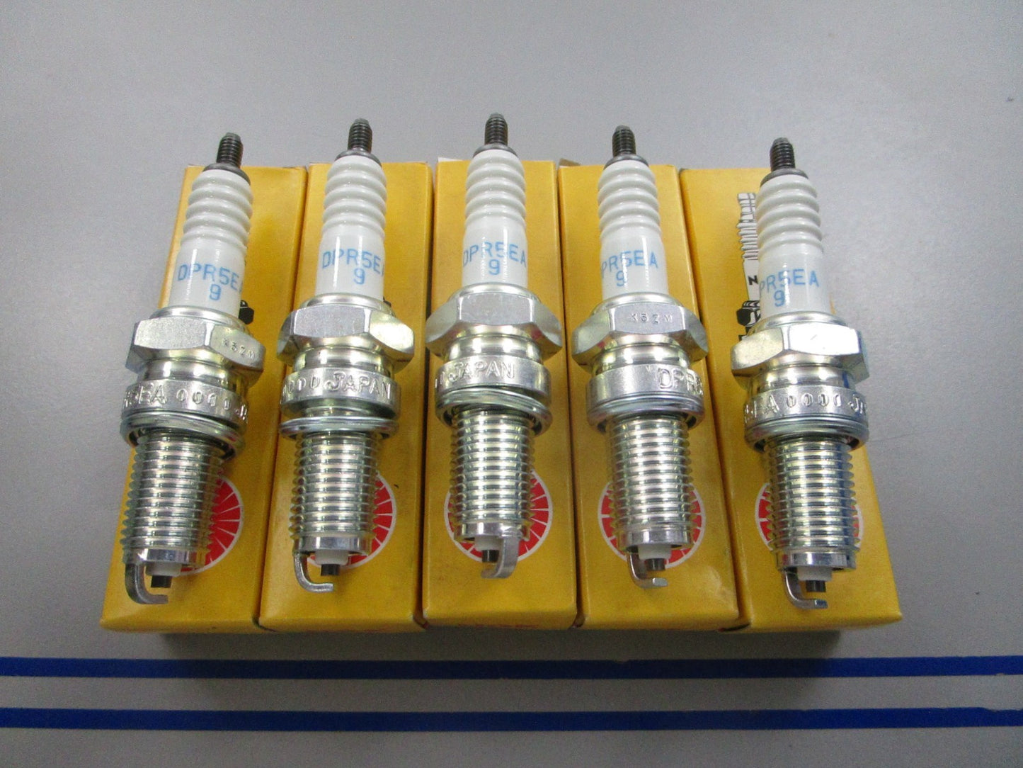 NEW (LOT OF 5) DPR5EA-9 NGK Spark Plug 0810