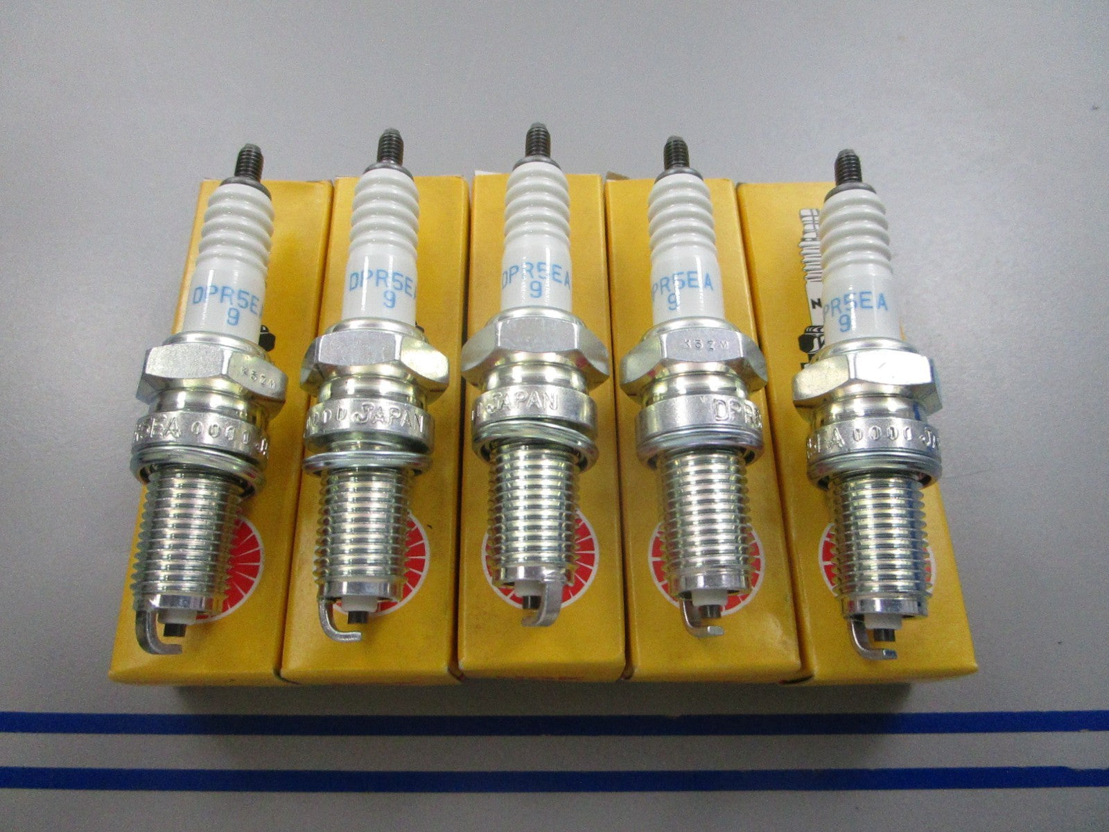 NEW (LOT OF 5) DPR5EA-9 NGK Spark Plug 0810