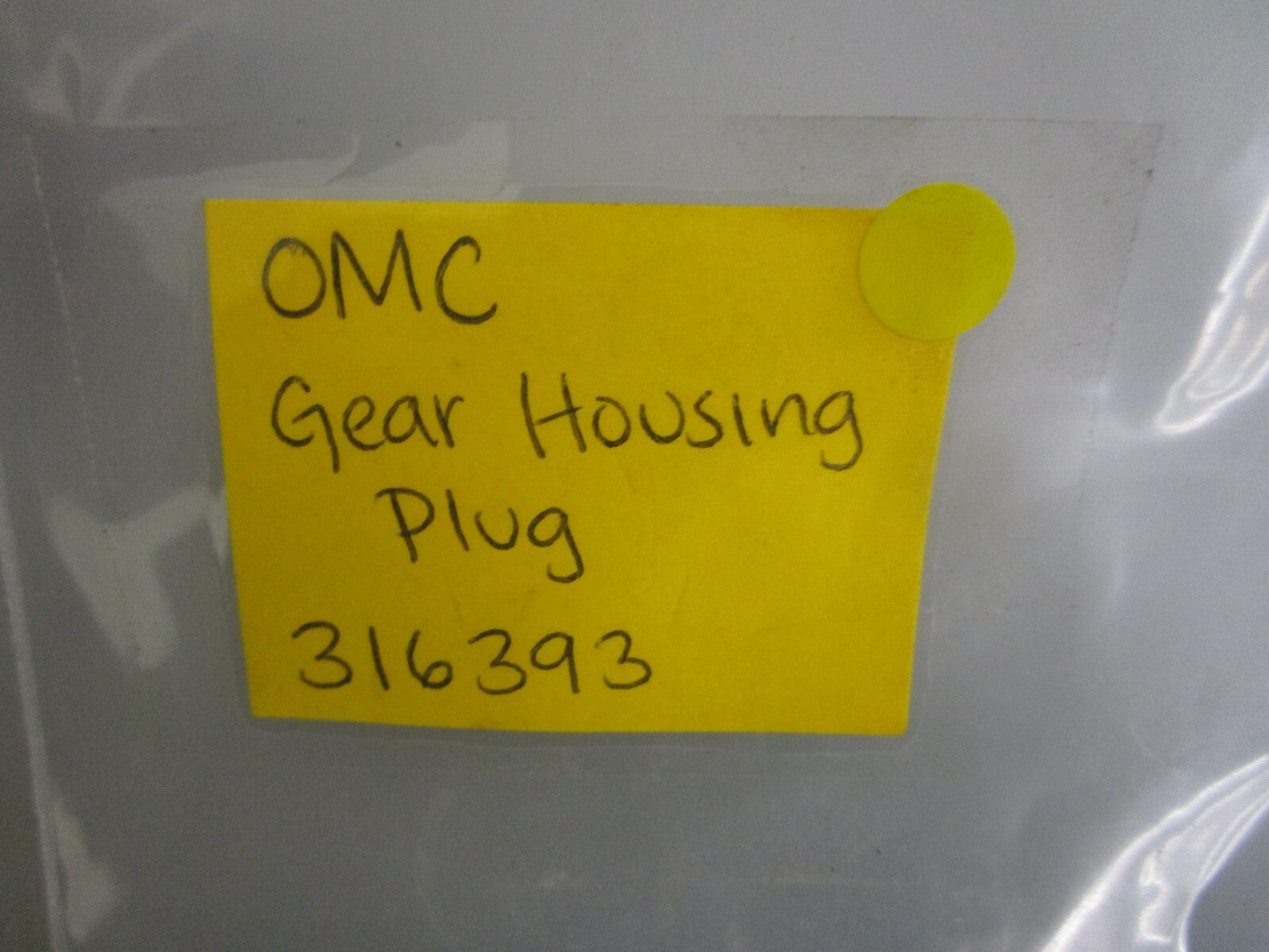 *NEW OEM* 0810 OMC Johnson Evinrude Gear Housing Plug 316393 0316393