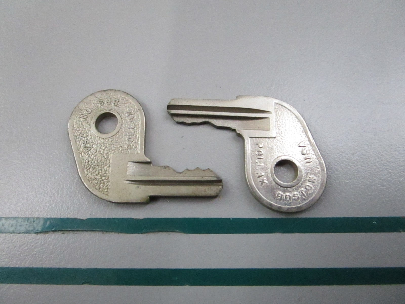 NEW OEM (LOT OF 2) 501785 0501785 OMC Johnson Evinrude 73-20 Ignition Key 0810