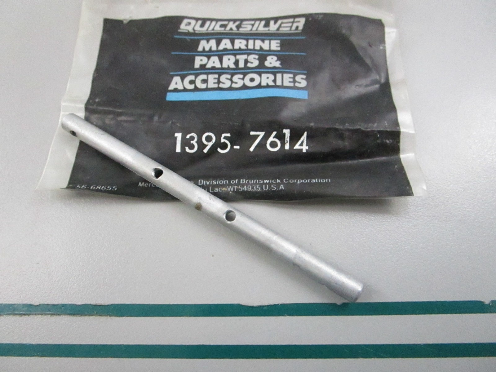 NEW OEM 1395-7614 Mercury Quicksilver Throttle Shaft 0810