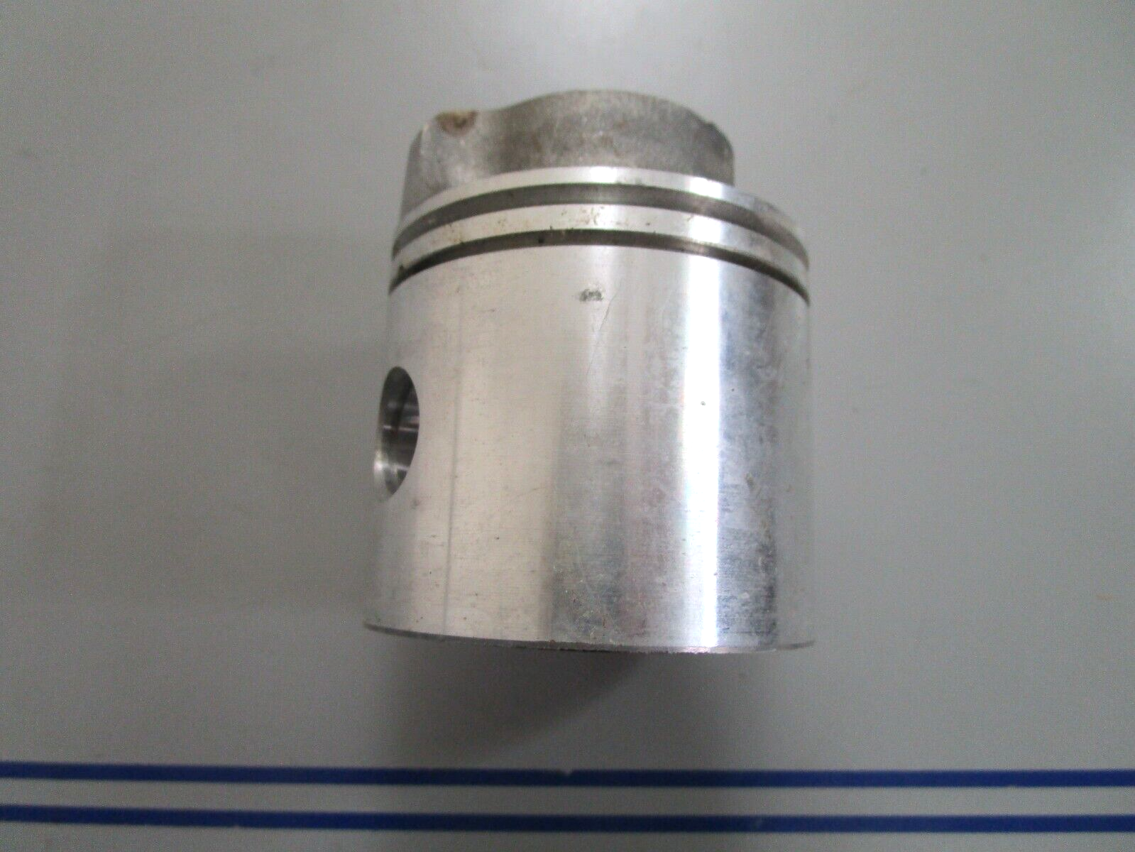 *NEW OEM* 0820 OMC Johnson Evinrude Piston 385339 0385339 317562