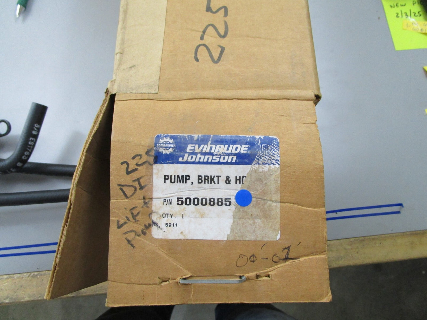 *NEW OEM* 0820 OMC Johnson Evinrude Pump, Bracket & Hose 5000885