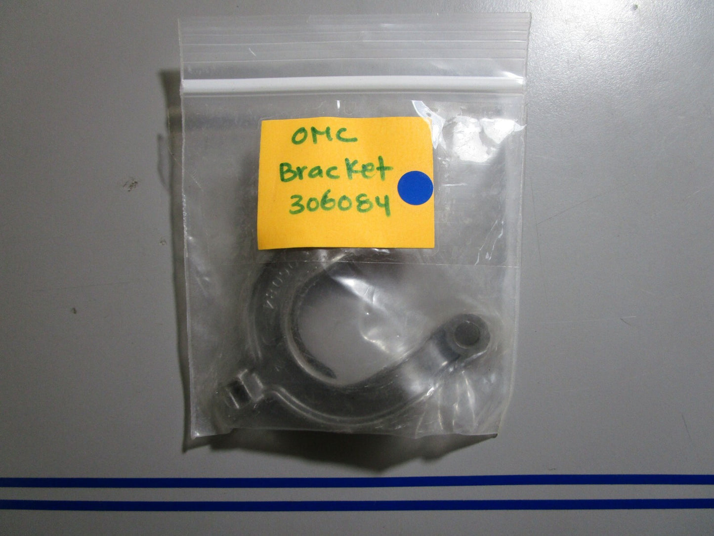 *NEW OEM* 0770 OMC Johnson Evinrude Bracket 306084 0306084