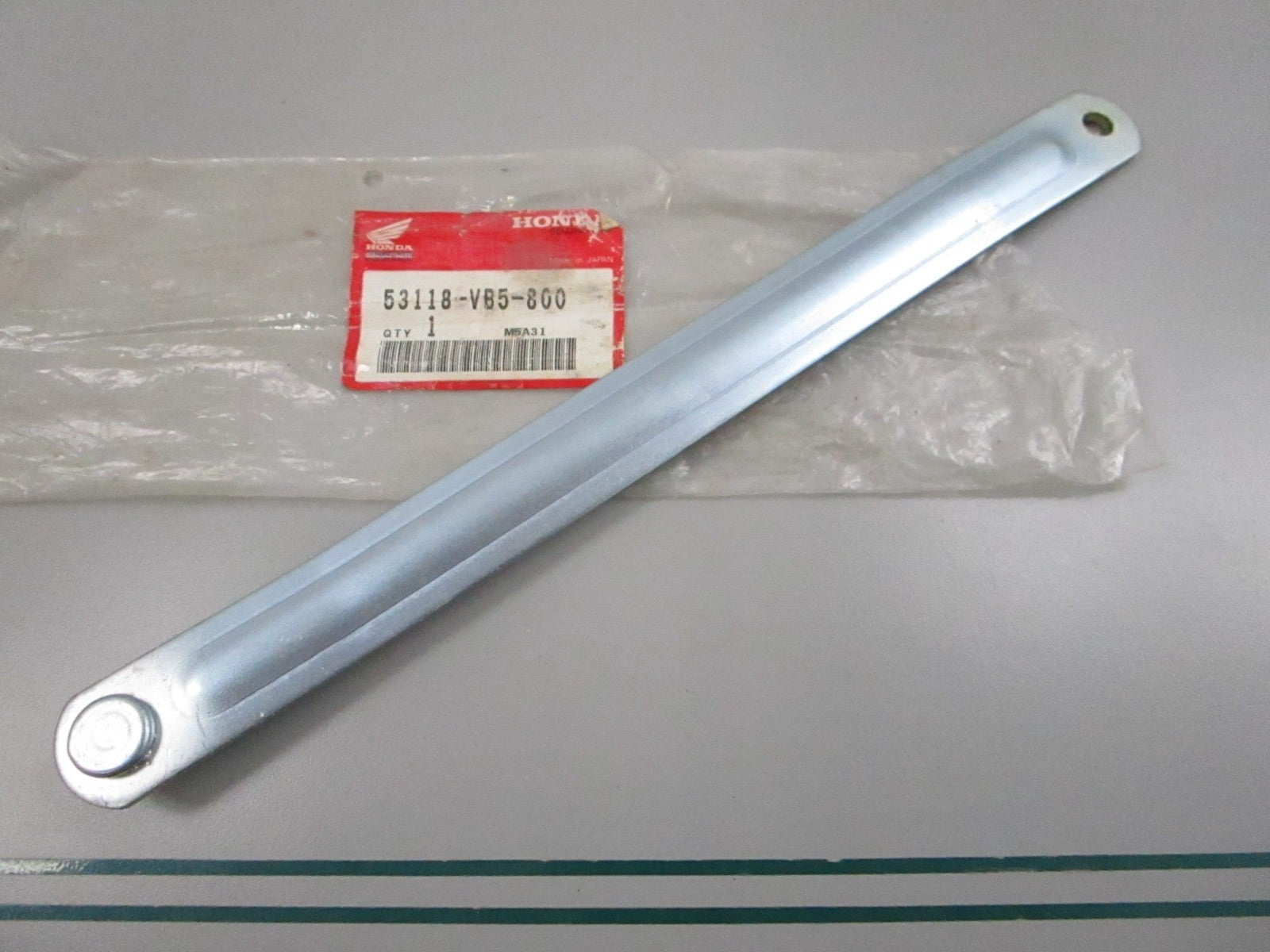 NEW OEM 53118-VB5-800 Honda Plate 0810