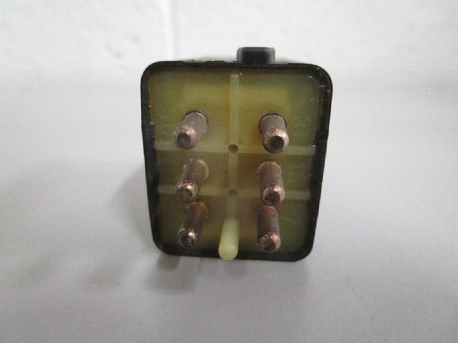 NEW OEM 0015450605 Mercedes-Benz Fuel Pump Relay 0820