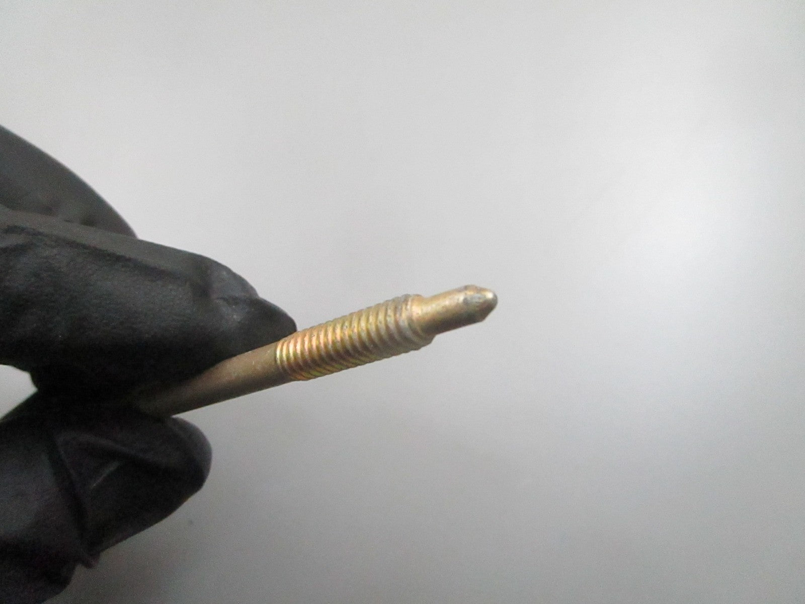 *NEW OEM* 0810 OMC Johnson Evinrude Stud 909536 0909536