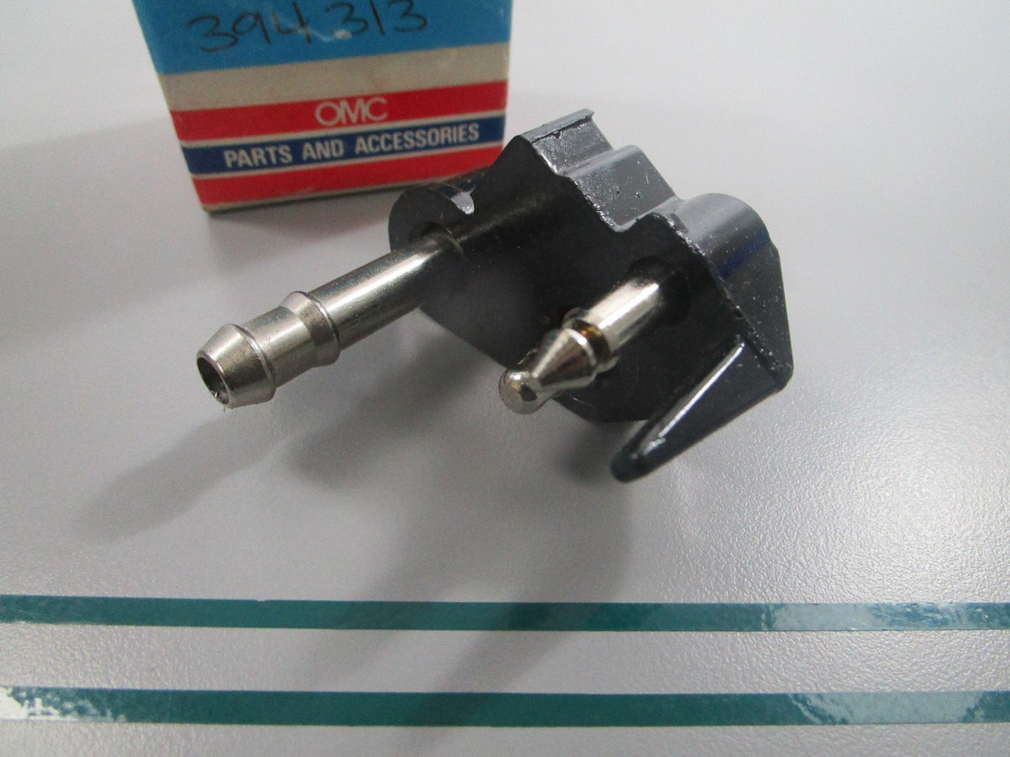 NEW OEM 394313 0394313 OMC Johnson Evinrude Fuel Connector 0810