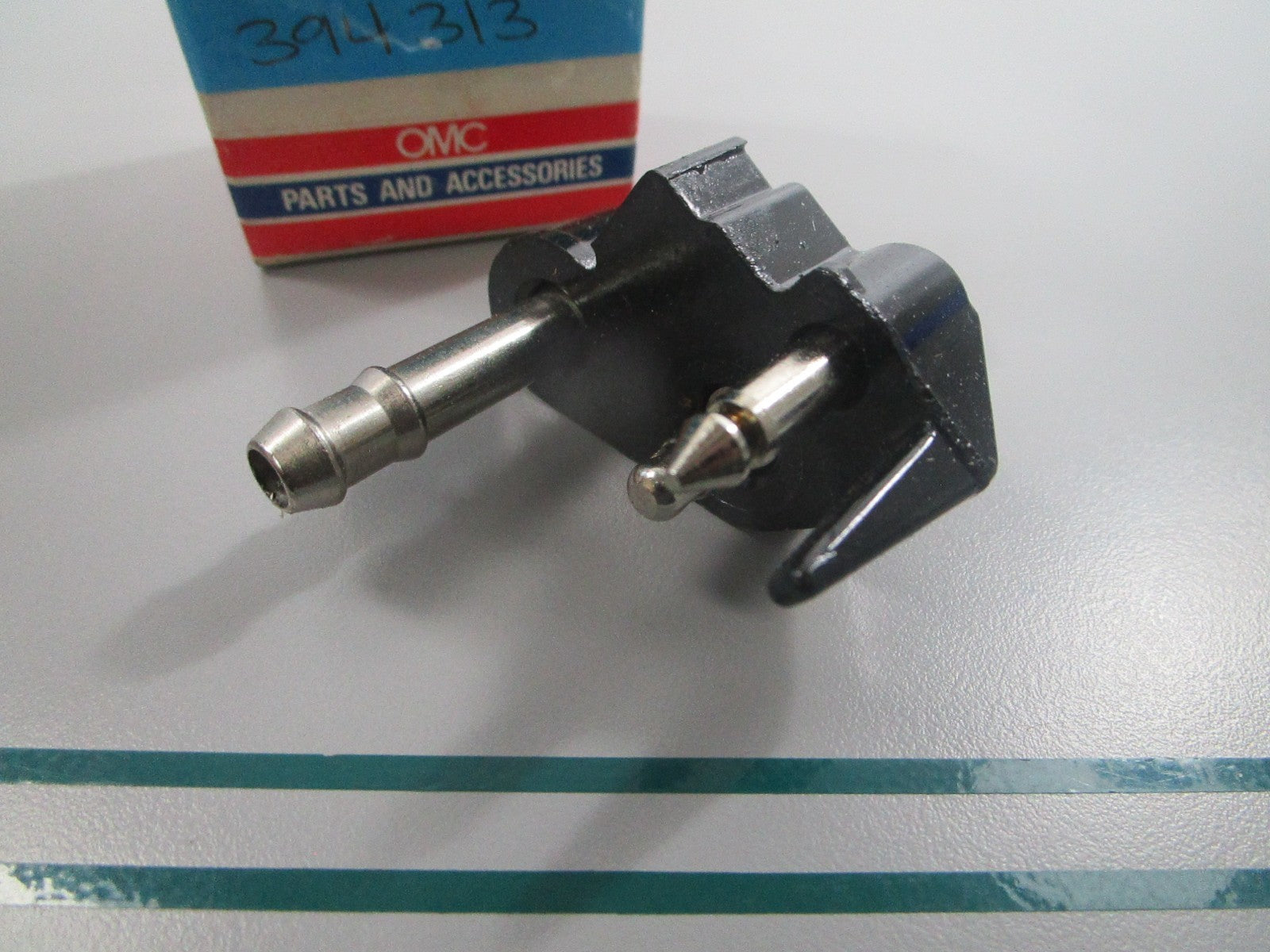 NEW OEM 394313 0394313 OMC Johnson Evinrude Fuel Connector 0810