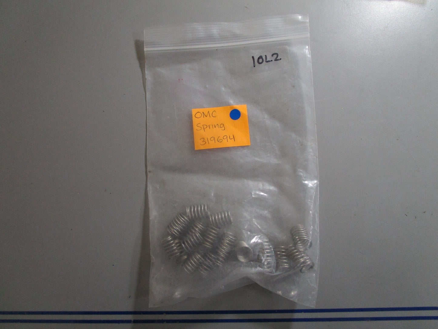 *NEW OEM* (LOT OF 2) 0810 OMC Johnson Evinrude Spring 319694 0319694