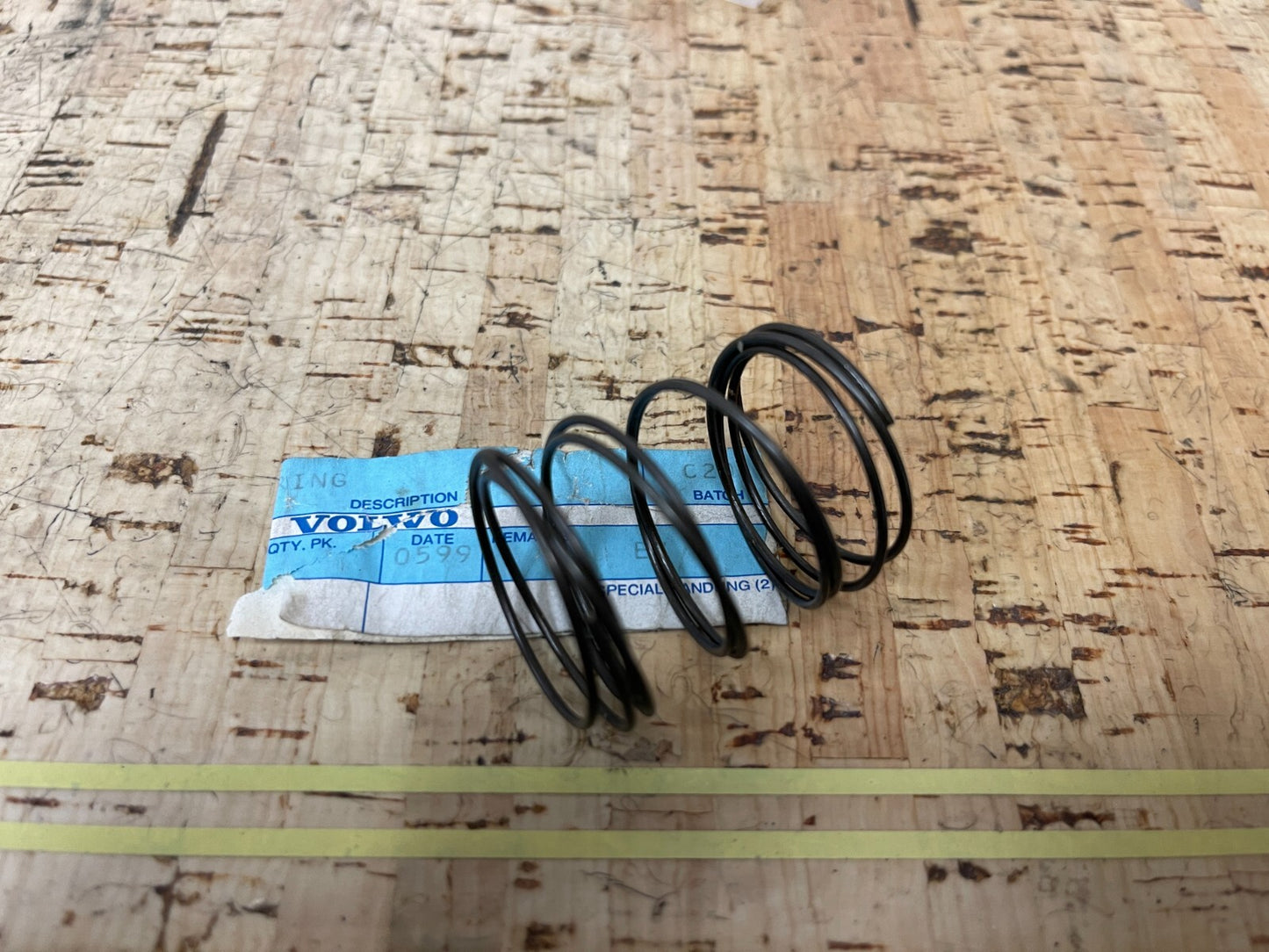 *NEW OEM* 0810 Volvo Penta Spring 3852296