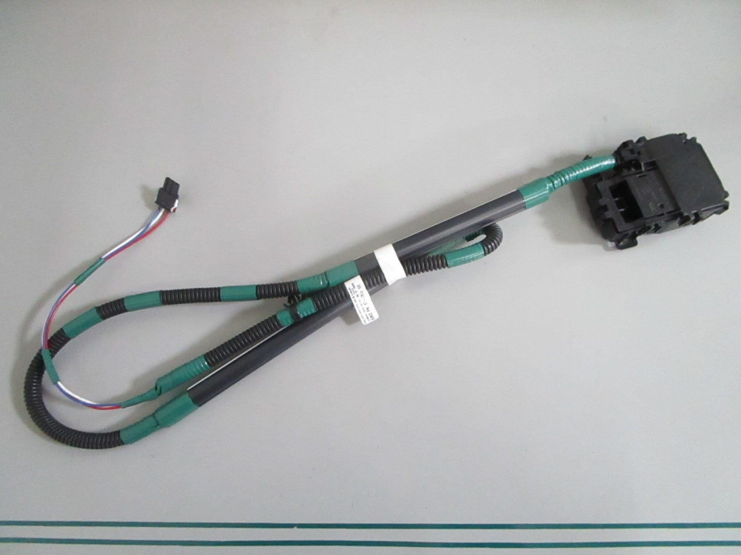 NEW OEM W11394572 Whirlpool Latch 0820