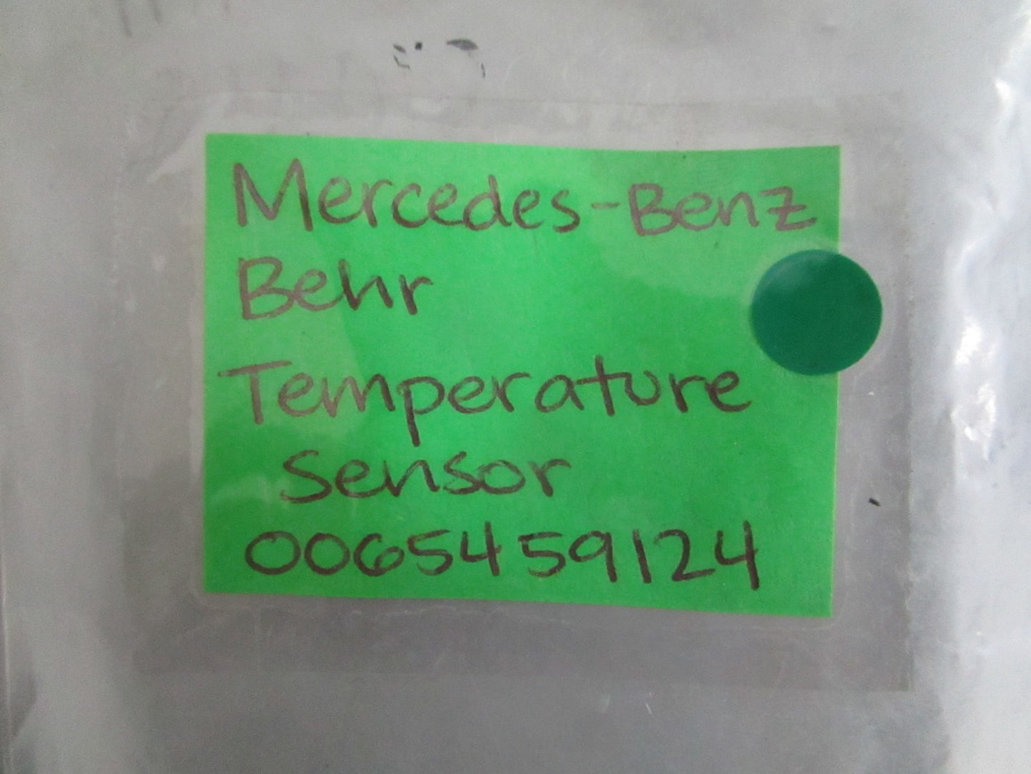 NEW OEM 0065459154 Mercedes-Benz Behr Temperature Sensor 0820