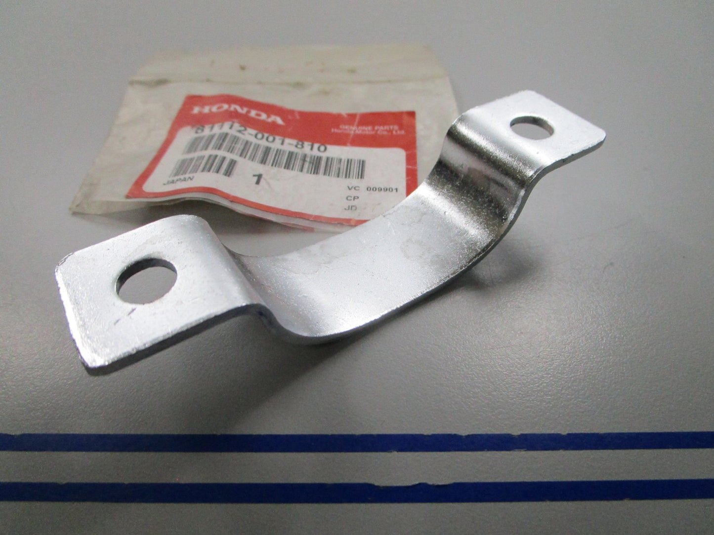 NEW OEM 81112-001-810 Honda Stay Carrier 0810