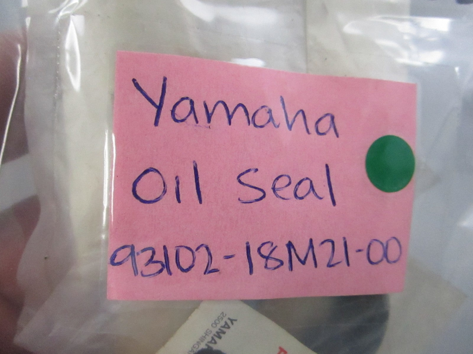NEW OEM (LOT OF 2) 93102-18M21-00 Yamaha Oil Seal 0810