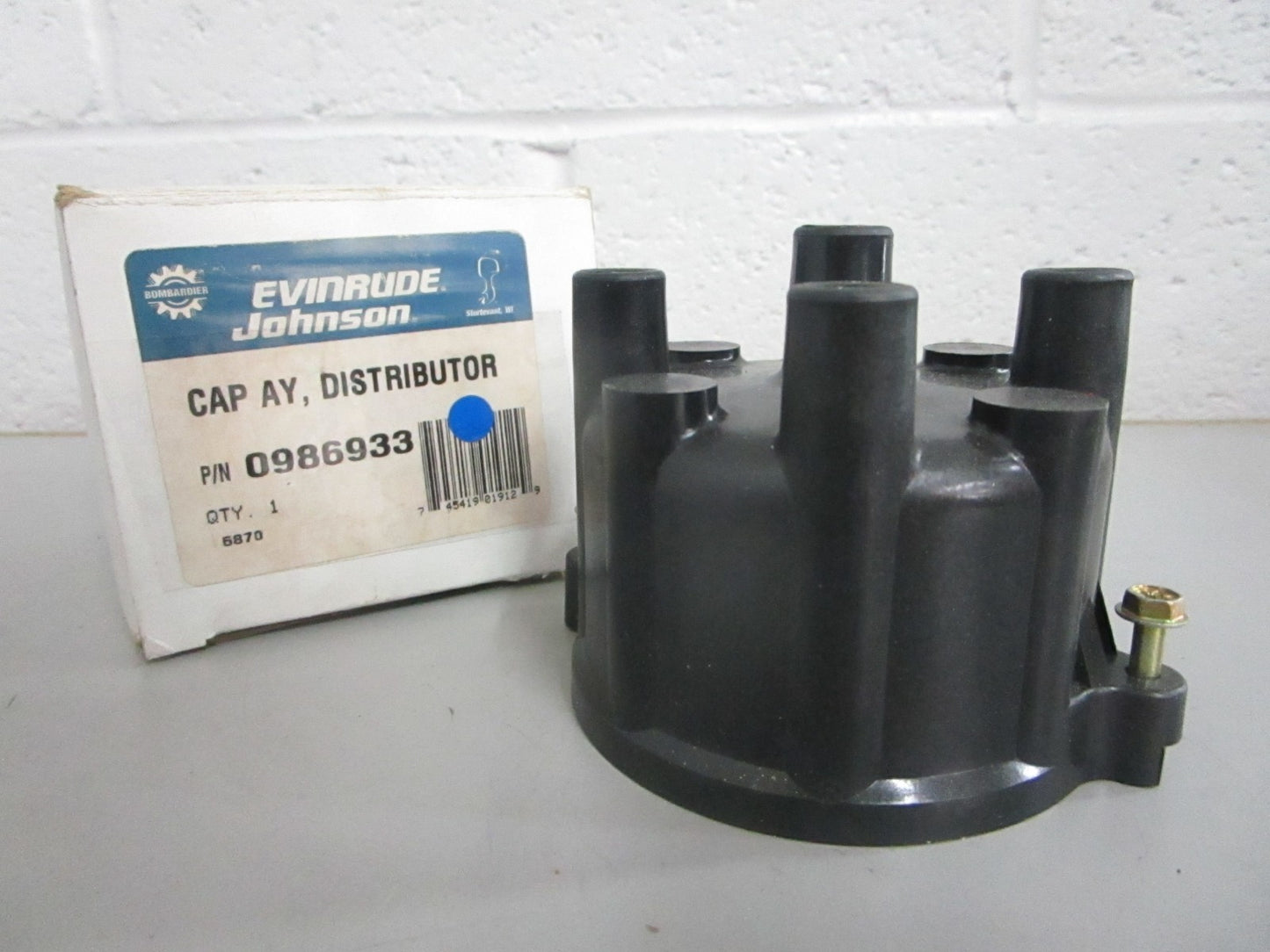 NEW OEM 986933 0986933 OMC Johnson Evinrude Distributor Cap Assy 0820