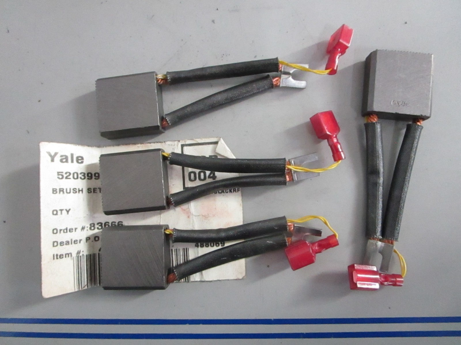NEW OEM 520399819 Yale 4 Brush Set 0820