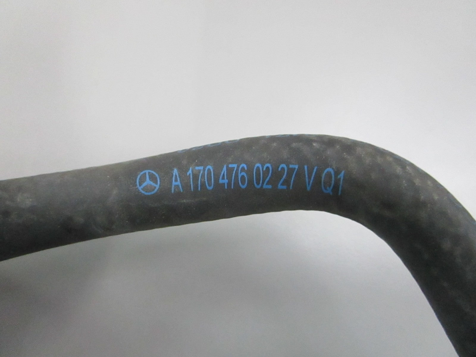 NEW OEM 1704760227  Mercedes-Benz Hose 0810