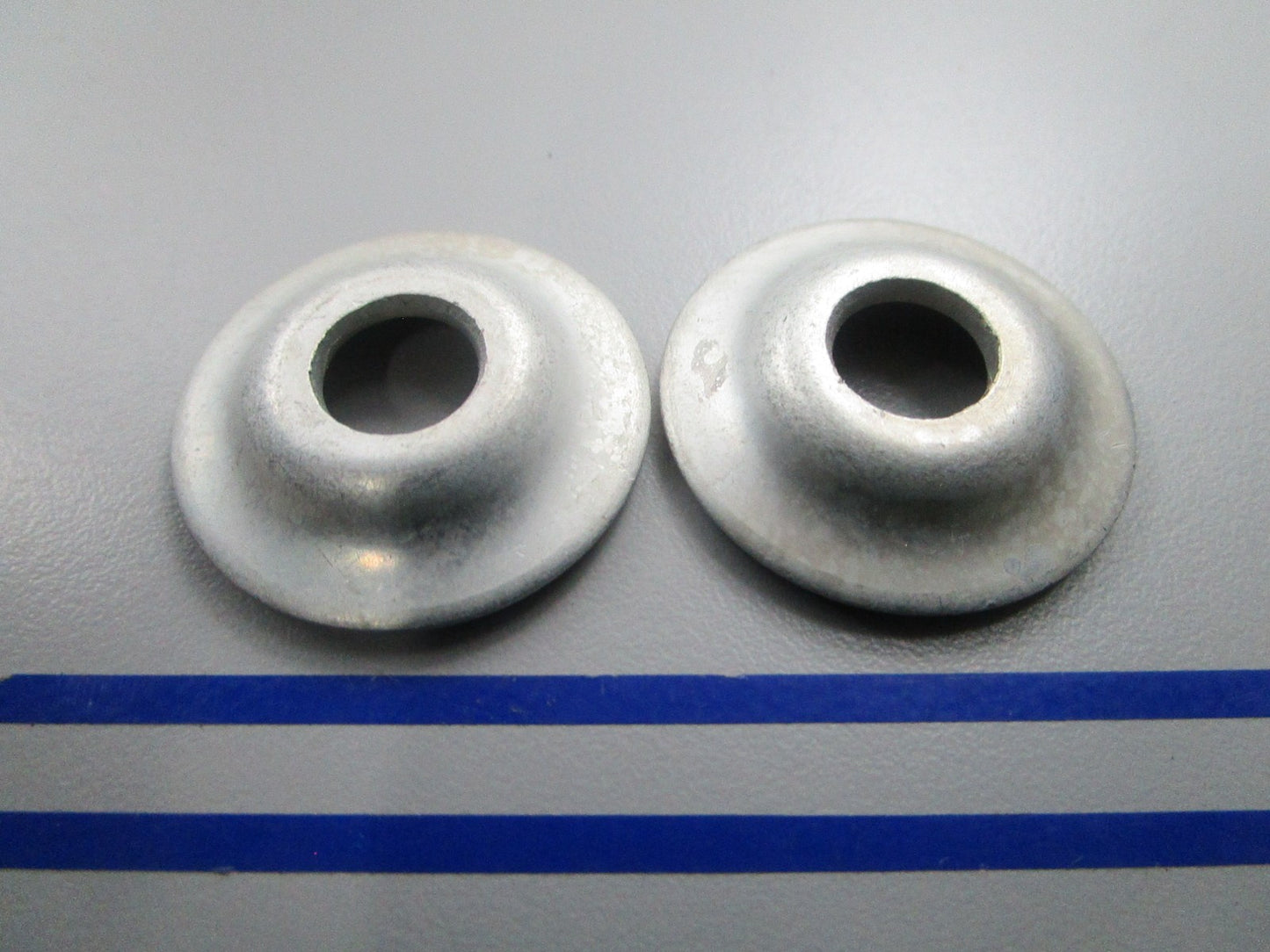 NEW OEM (LOT OF 2) 307561 337017 OMC Johnson Evinrude Swivel Plate 0810