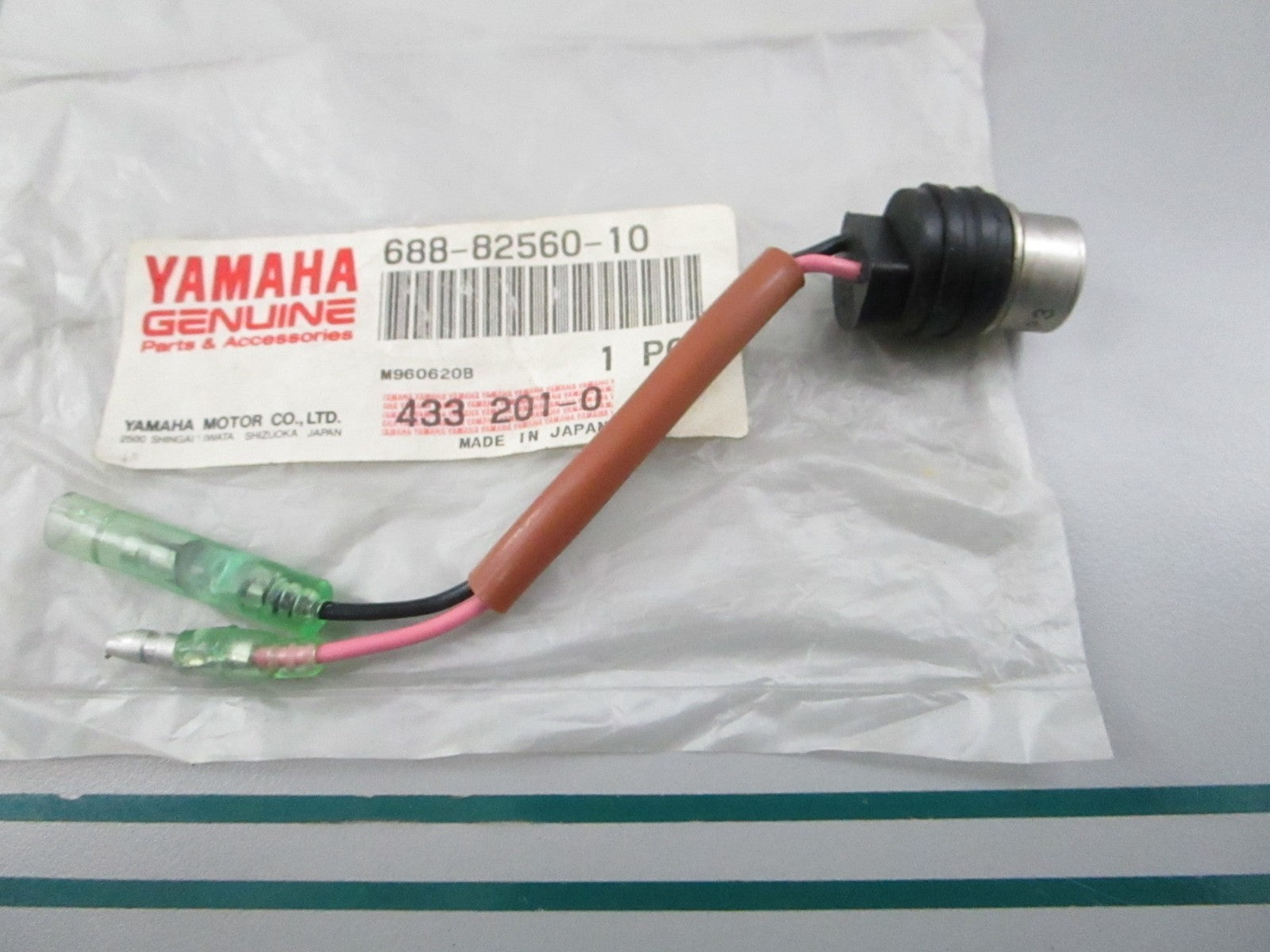NEW OEM 688-82560-10-00 Yamaha Thermostat Switch 0810