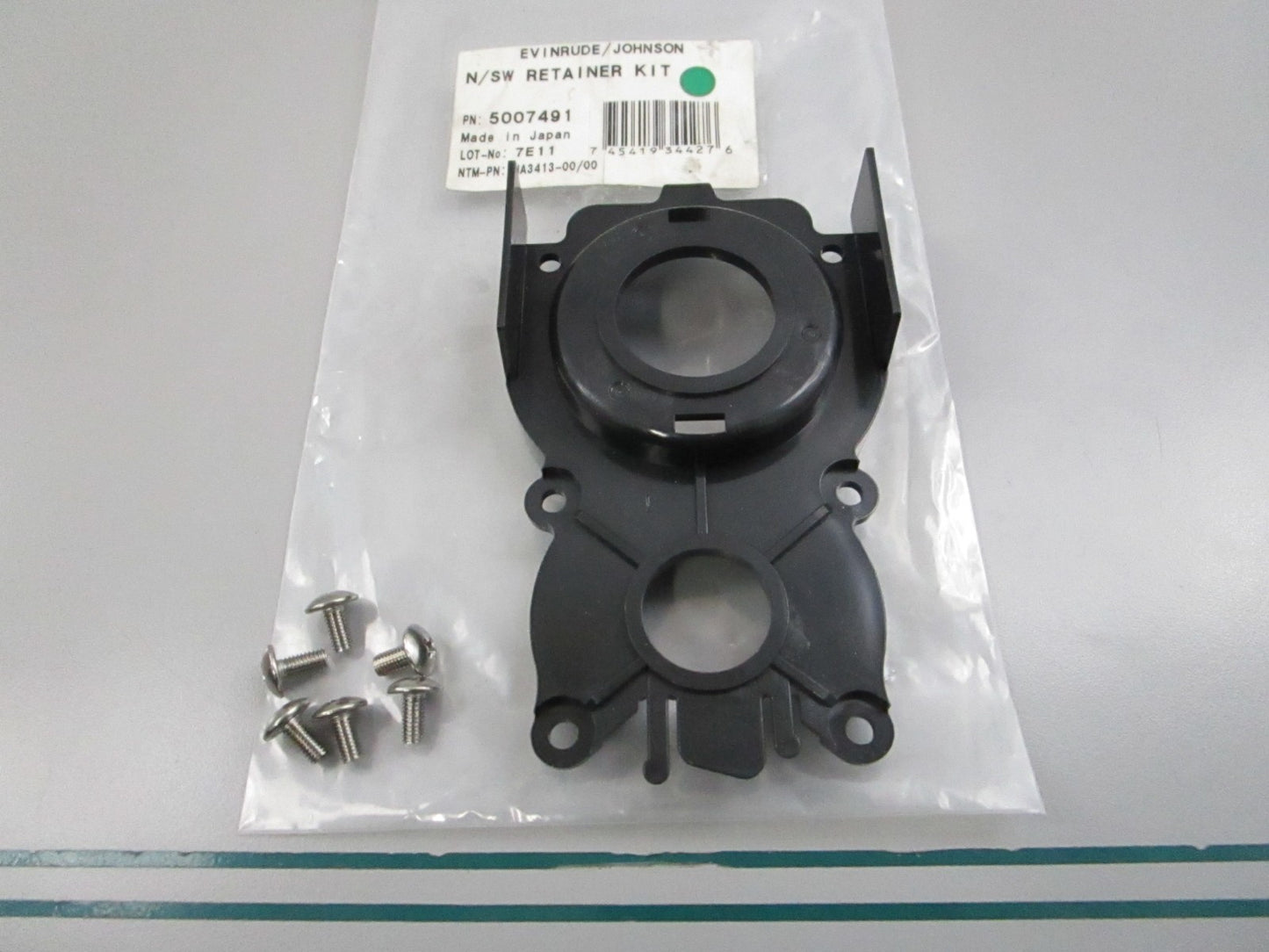 NEW OEM 5007491 OMC Johnson Evinrude Retainer Kit 0810
