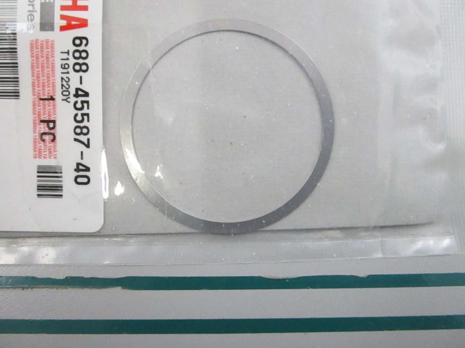 NEW OEM 688-45587-40-00 Yamaha (T:0.30mm) Shim 0810