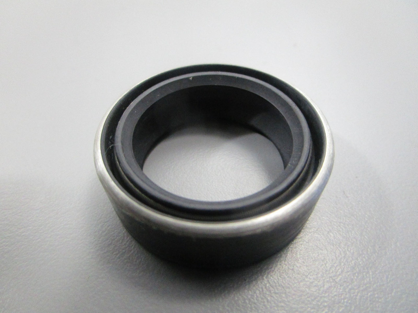 NEW OEM 911019 0911019 OMC Johnson Evinrude Seal 0810