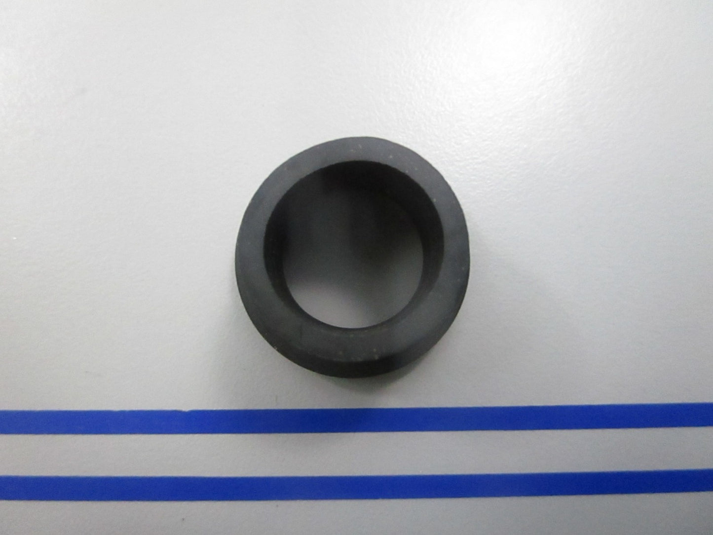 NEW OEM 314832 0314832 OMC Johnson Evinrude Water Tube Grommet 0810