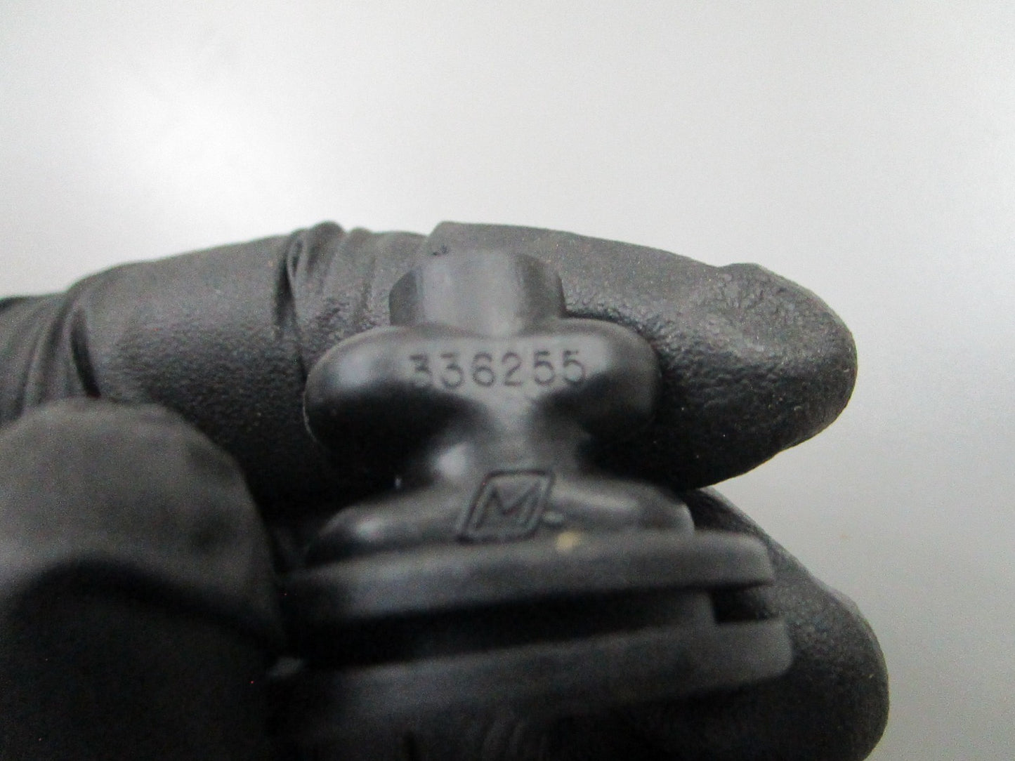 *NEW OEM* 0810 OMC Johnson Evinrude Grommet 336255 0336255