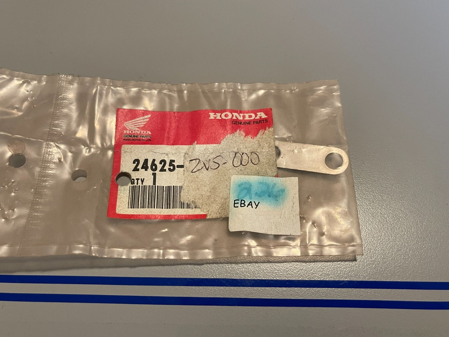 *NEW OEM* 0810 Honda Plate 24625-ZV5-000