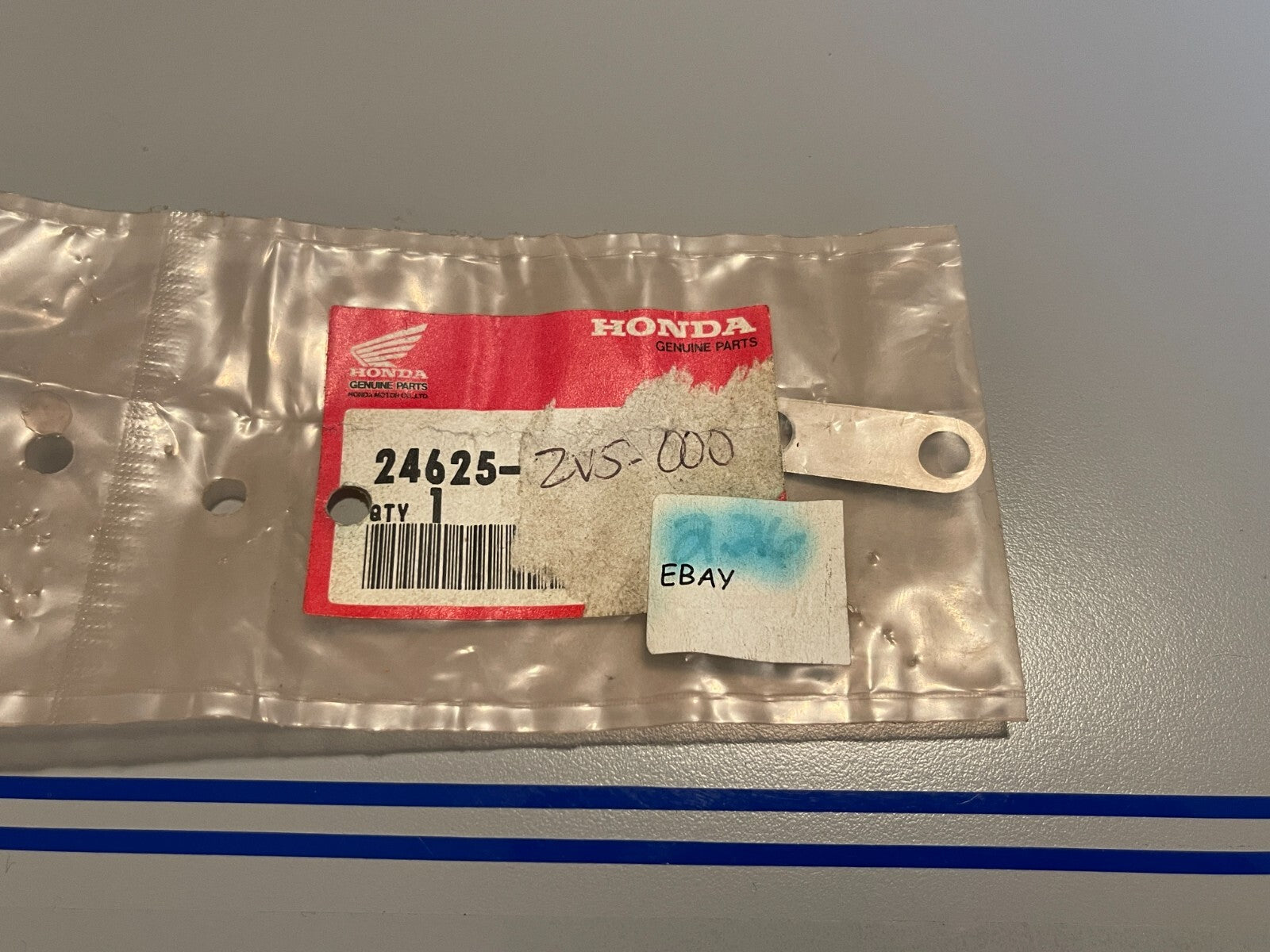 *NEW OEM* 0810 Honda Plate 24625-ZV5-000