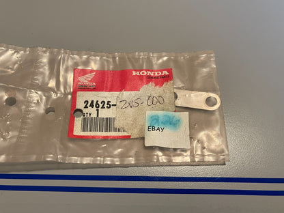 *NEW OEM* 0810 Honda Plate 24625-ZV5-000