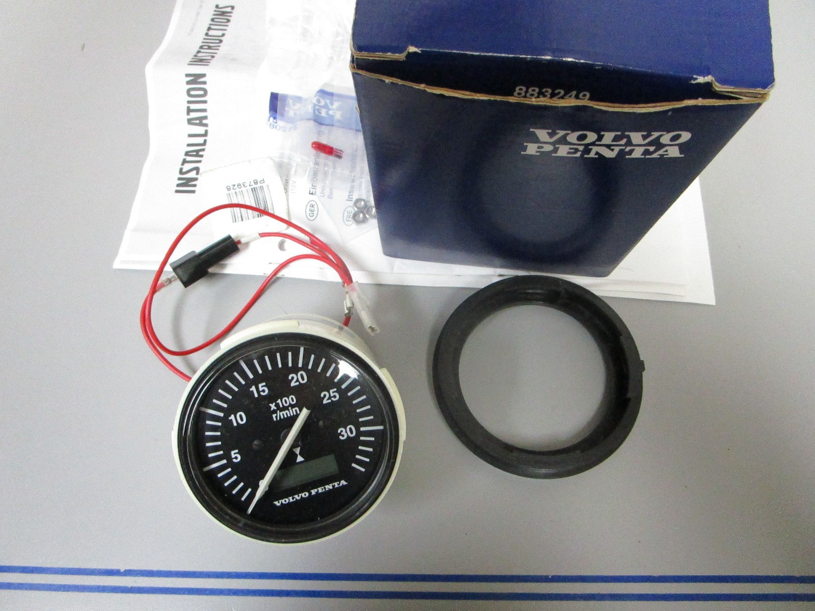NEW OEM 873998 Volvo Penta 30 3000 RPM Tachometer Gauge Instrument 0720