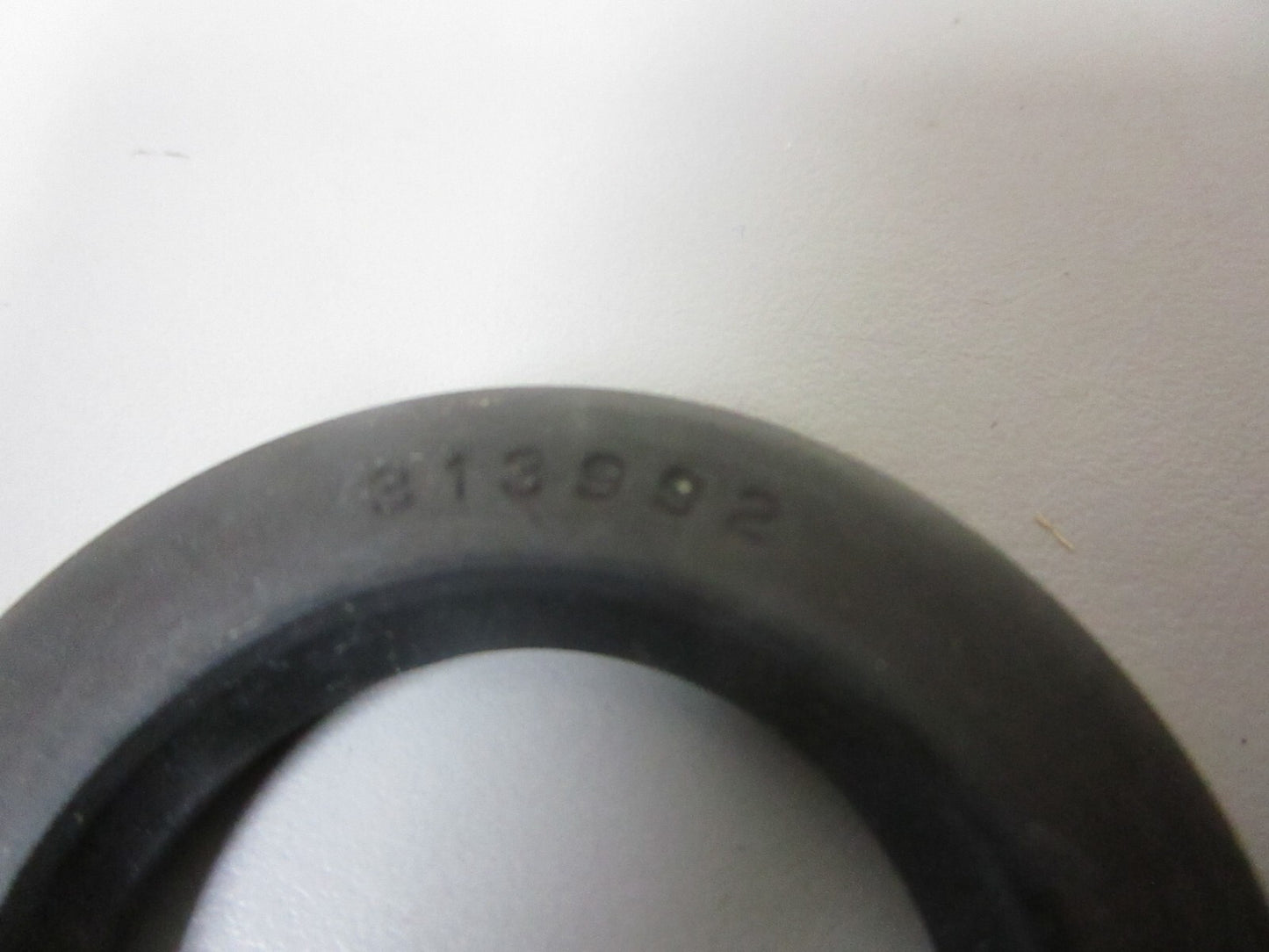 *NEW OEM* 0720 OMC Johnson Evinrude Oil Retainer Seal 313992 0313992