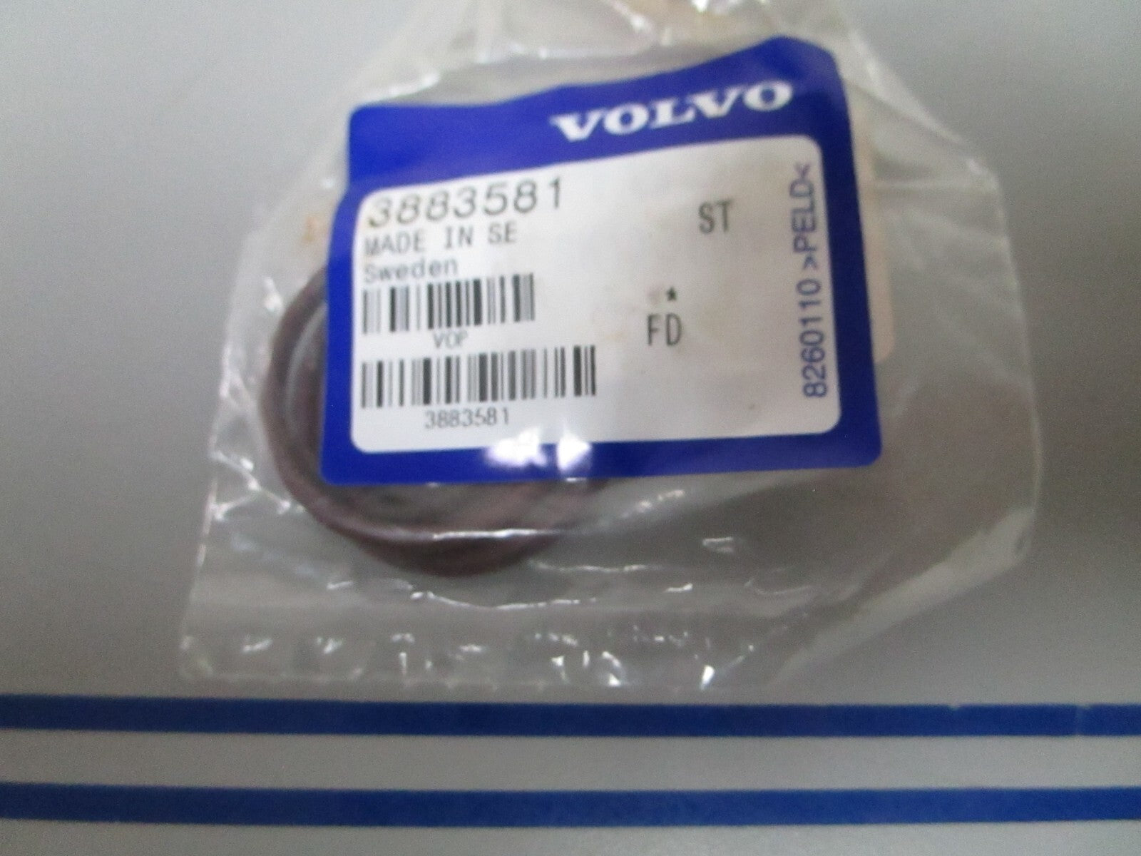 *NEW OEM* 0810 Volvo Penta Seal Kit 3883581