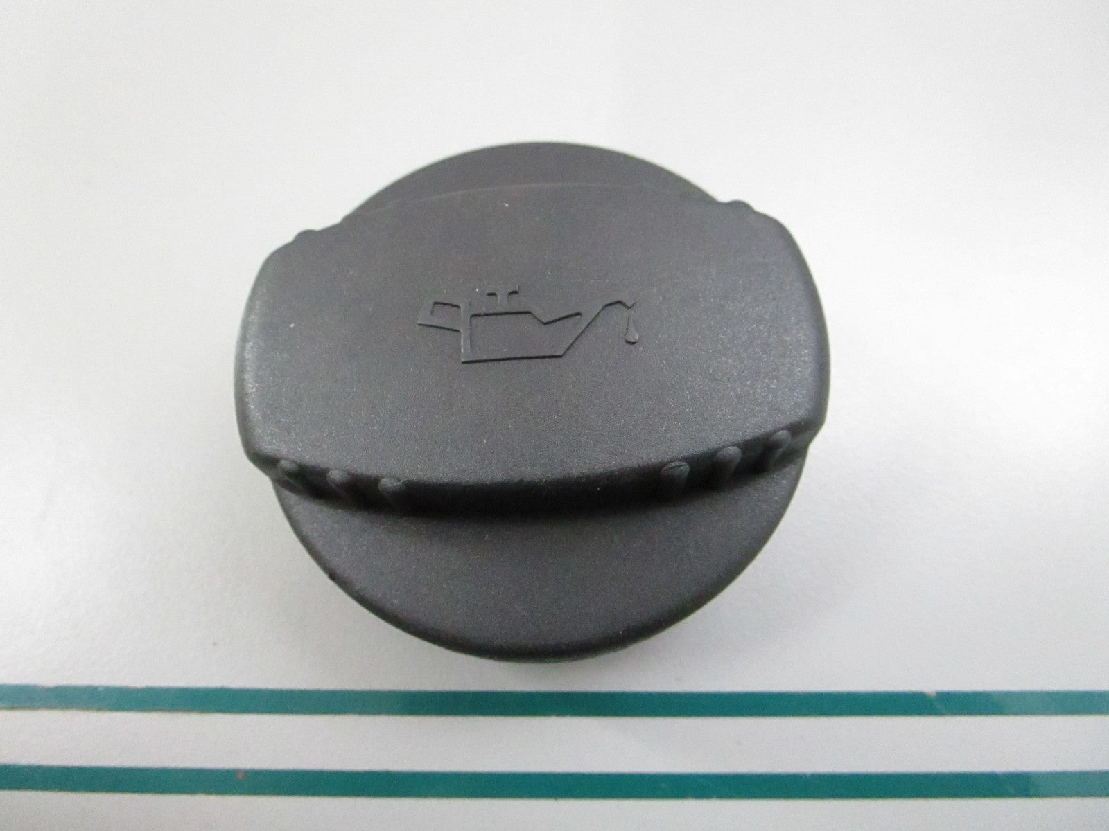 NEW OEM 1110180302 Mercedes-Benz Oil Filler Cap 0810