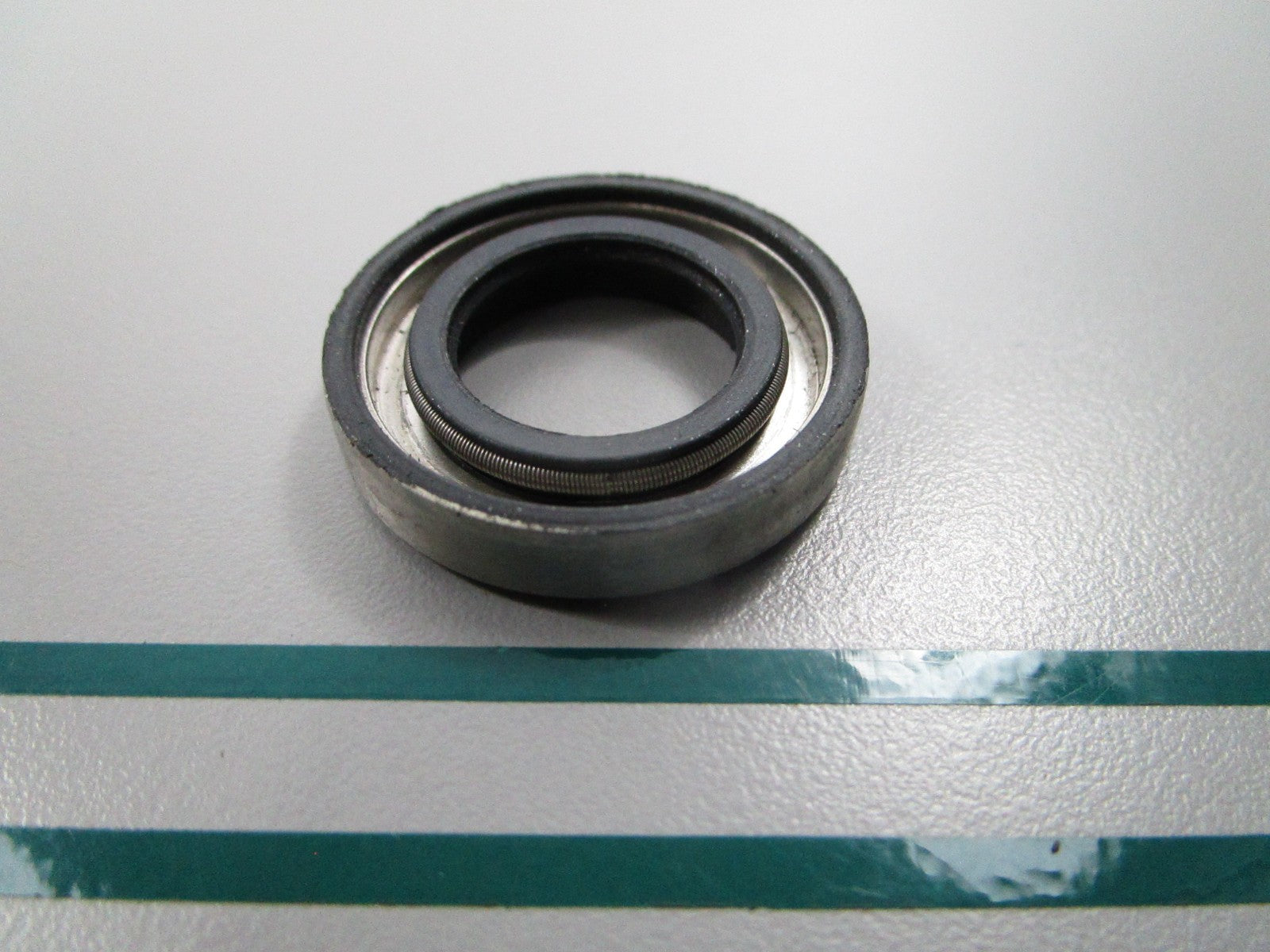NEW OEM 321481 0321481 OMC Johnson Evinrude Oil Retainer 0810