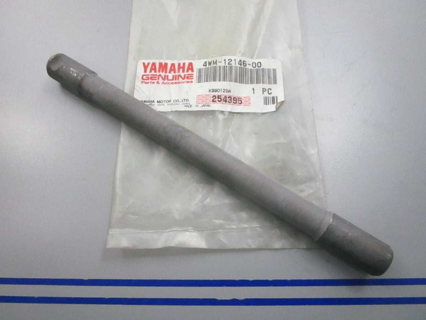 NEW OEM 4WM-12146-00-00 Yamaha Rocker Shaft 0810