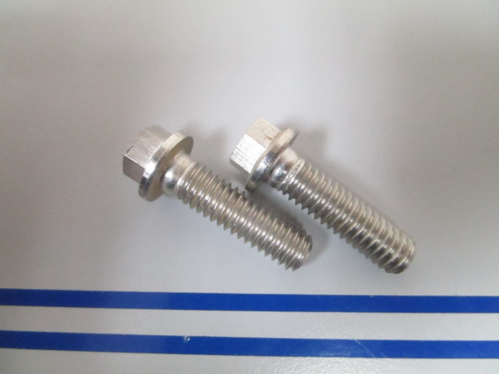 NEW OEM (LOT OF 2) 123018 0123018 OMC Johnson Evinrude Screw 0810