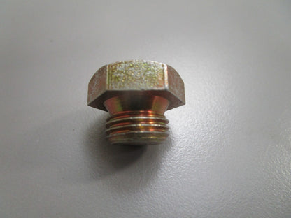 *NEW OEM* 0810 Volvo Penta Plug 914390