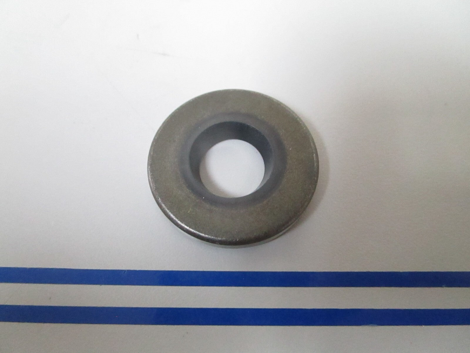 *NEW OEM* 0810 OMC Johnson Evinrude Oil Retainer 332261 0332261