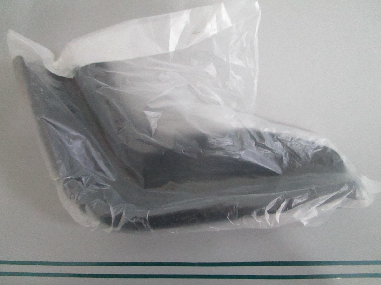 Yamaha GM6-6251E-10-00 Gunwale Stern 2 SuperJet SJ700 PWC Black NEW OEM 0820