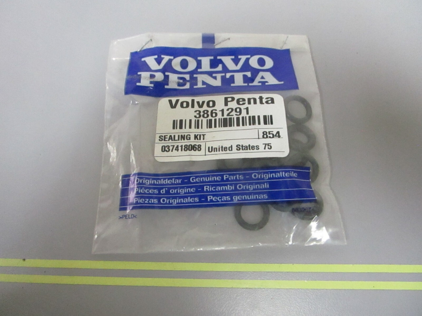 *NEW OEM* 0810 Volvo Penta Sealing Kit 3861291