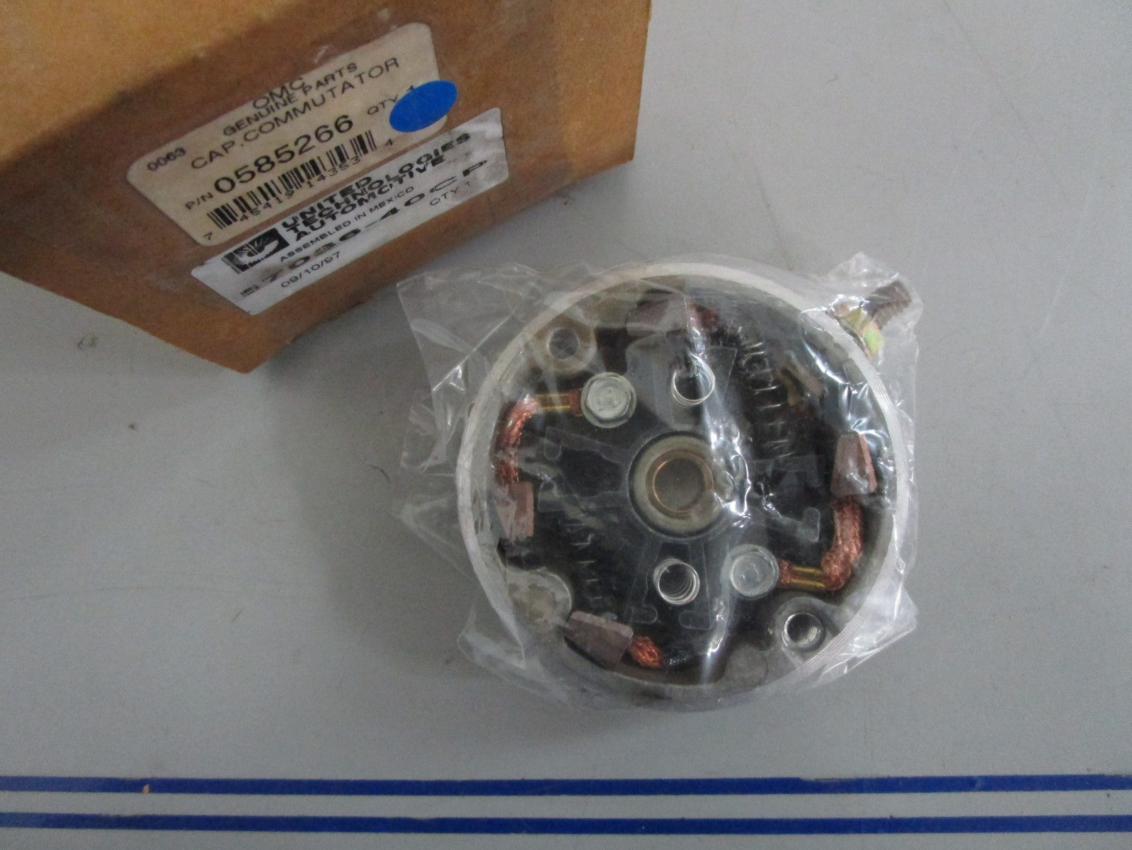 *NEW OEM* 0820 OMC Johnson Evinrude Commutator Cap 585266 0585266